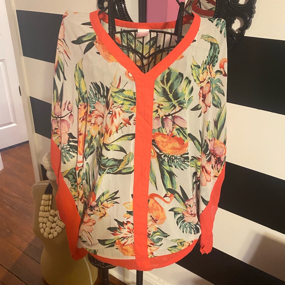 Over size blouse.